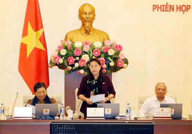 National Assembly Chairwoman Nguyen Thi Kim Ngan makes a speech at the closing ceremony of the 33rd session of the National Assembly Standing Committee. (Photo: VNA)
