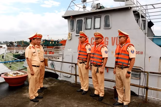 According to the Department of Traffic Police, the number of waterway vehicles violating the regulations of traffic registration, technical safety and reformation is increasing.