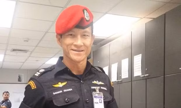 Former Thai navy Seal diver Saman Kunan dies inside cave from lack of air.