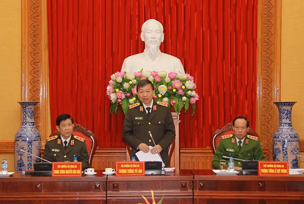 Senior Lieutenant General To Lam, member of the Politburo, Secretary of the Central Party Committee of Public Security, Minister of Public Security speaking at the event