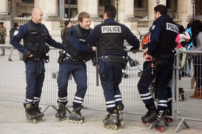 Because those above are to mainstream, France police takes patin as their mates. Because those above are to mainstream, France police takes patin as their mates.