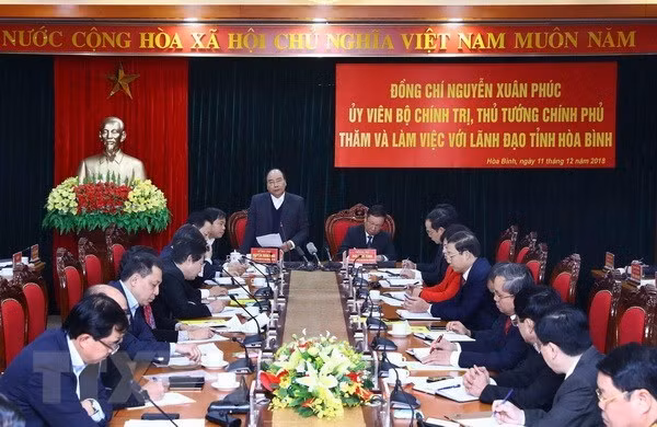 PM Nguyen Xuan Phuc in a working session with Hoa Binh province (Photo: VNA)