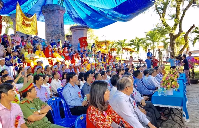 People attending the opening ceremony of the festival.