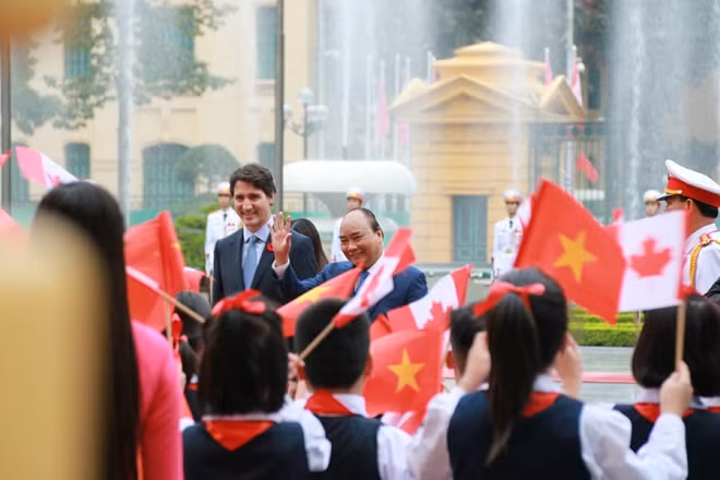 Canadian Prime Minister Justin Trudeau welcomed in Hanoi ảnh 5