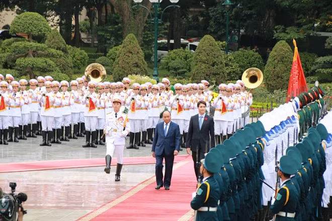 Canadian Prime Minister Justin Trudeau welcomed in Hanoi ảnh 4