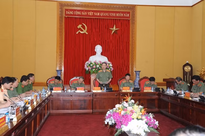 Minister of Public Security To Lam speaking at the event.