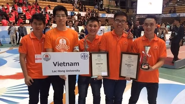 Members of the Lac Hong University team