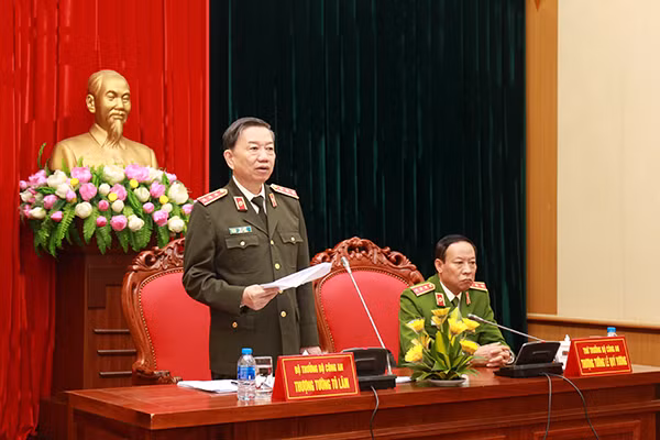 Minister of Public Security To Lam speaking at the event.