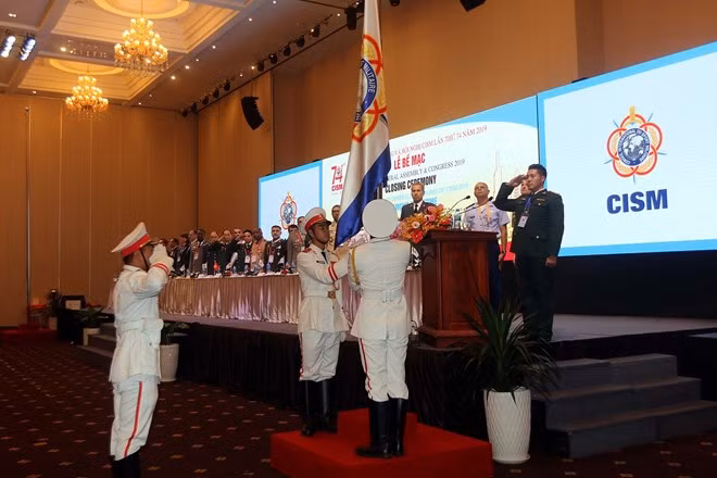 Closing flag ceremony (Photo: VNA)