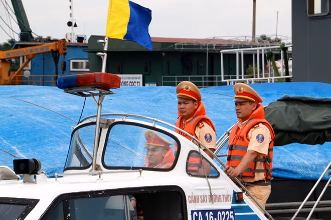 The police will check all inland waterway vehicles and fishing boats operating on the inland waterways routes.