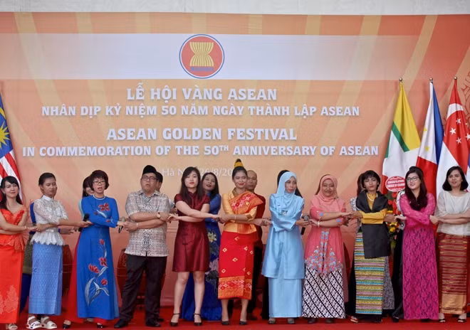 Mrs. Nguyet Nga highlighted that ASEAN is now playing a central role in the region and holding a rising position in the Asia-Pacific region and the world.