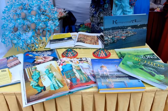 This was an opportunity for Hanoian to have a deeper understanding about the ASEAN community as well as the country and people of each member country.