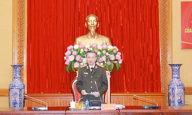 General To Lam speaking at the event.