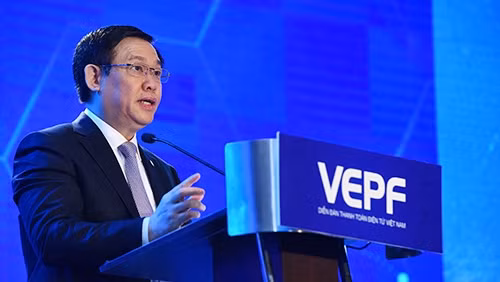 Deputy PM Vuong Dinh Hue speaking at the forum (Credit: VGP)