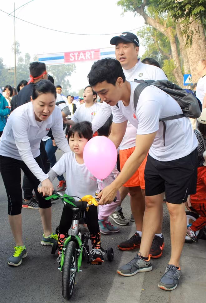 Along with the participation of Vietnamese organizations and individuals, nonprofessional athletes and foreigners living and working in Vietnam also taking part in the event.