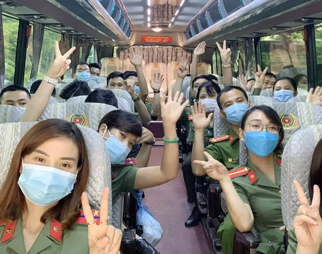 The reinforced police force vowed to successfully fulfill their assigned tasks while strictly following pandemic prevention regulations and other regulations of the Public Security Forces.