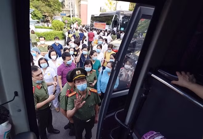 The doctors and nurses of the Public Security Forces volunteer to go to the COVID-19 epicenter of Bac Giang.