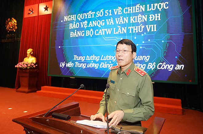 Deputy Minister Luong Tam Quang speaking at the meeting.