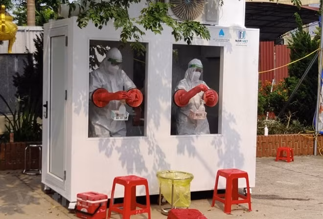 The chamber aims to keep medical staff cool during their long-working hours under the heat, while helping minimise cross-infection. It is considered a practical solution and an optimal model capable of being widely replicated.