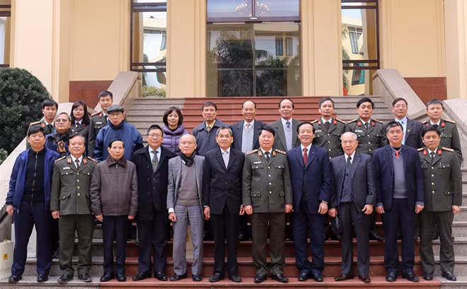 Participants at the meeting.