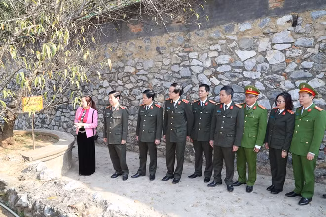 The working delegation visited Son La Prison