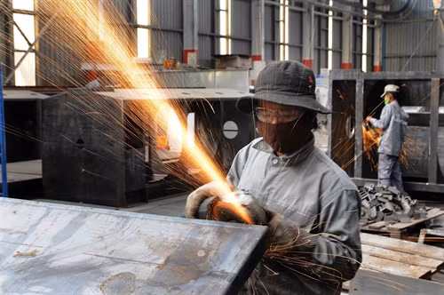 Industrial machine production at the France invested STOLZ MIRAS Việt Nam Company at Bình Chiểu Industrial Zone in HCM City. — VNA/VNS Photo An Hiếu