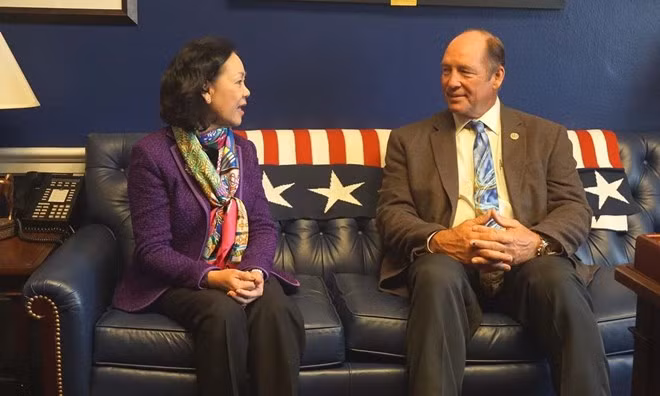 Truong Thi Mai (left), head of the CPV Central Committee’s Commission for Mass Mobilisation, meets with US Congressman Ted Yoho(Photo: VNA) Truong Thi Mai (left), head of the CPV Central Committee’s Commission for Mass Mobilisation, meets with US Congressman Ted Yoho(Photo: VNA)