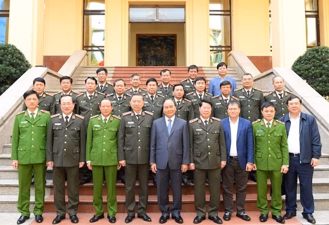 Prime Minister Nguyen Xuan Phuc, MinisterTo Lam and other delegates.