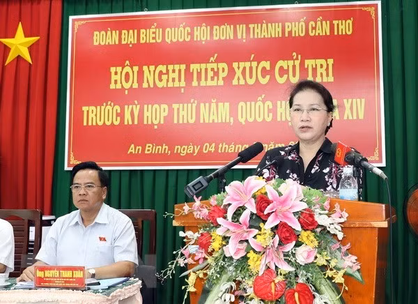 National Assembly Chairwoman Nguyen Thi Kim Ngan speaks at the meeting with voters in An Binh ward, Ninh Kieu district, the Mekong Delta city of Can Tho (Photo: VNA)