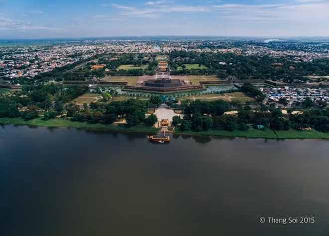 Huong (Perfume) River – Hue City