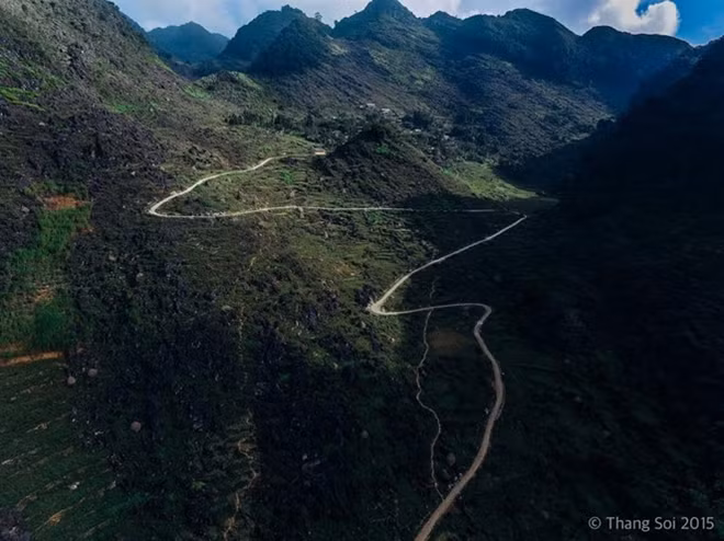 Road to Dong Van