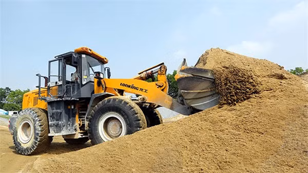 Sand shortage and increased sand price will affect many construction projects in the Mekong Delta region. - Photo https://cafeland.vn