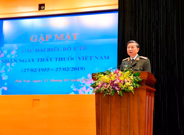 Minister To Lam speaks at the event.
