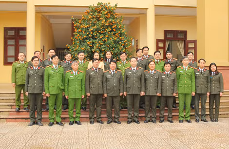 Deputy Minister Bui Van Nam and leaders, officers of Ha Nam Provincial Police