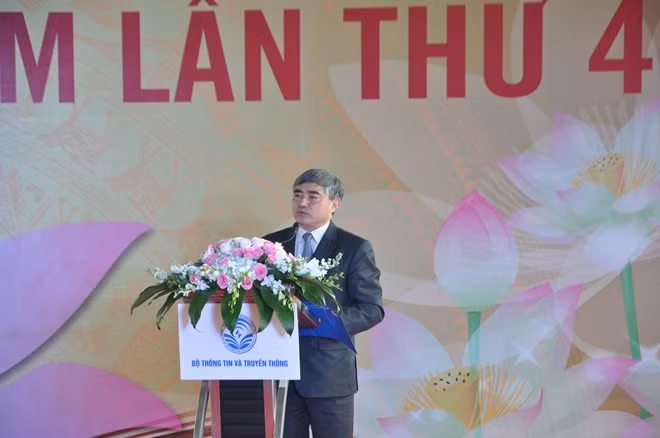 Deputy Minister of Information and Communications, Nguyen Minh Hong