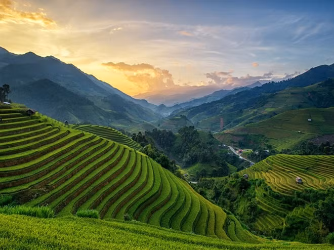 Ranking fifth in the list, Mu Cang Chai manages to be a most breathtaking spot in Vietnam with its terraced rice fields and mountainous landscapes