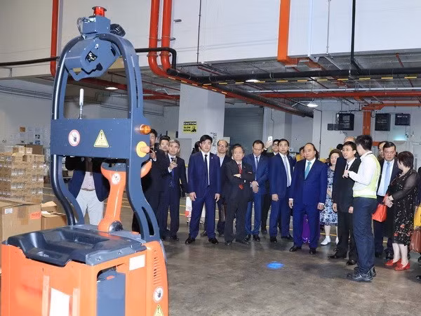 The Vietnamese delegation visits the Supply Chain City (Source: VNA)