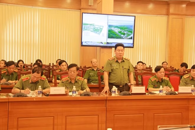 Deputy Minister of Public Security Bùi Văn Thành addressing at the event