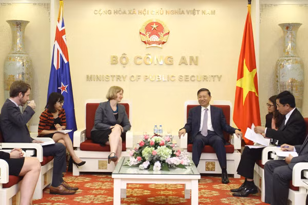 Minister To Lam and New Zealand Ambassador