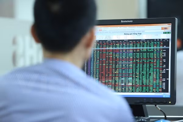 Despite a strong rebound on November 3, Vietnamese shares are expected to remain sluggish this week