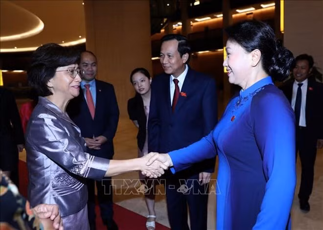 NA Chairwoman Nguyen Thi Kim Ngan receives heads of delegations attending the third ASEAN Ministerial Meeting on Women. (Source: VNA)