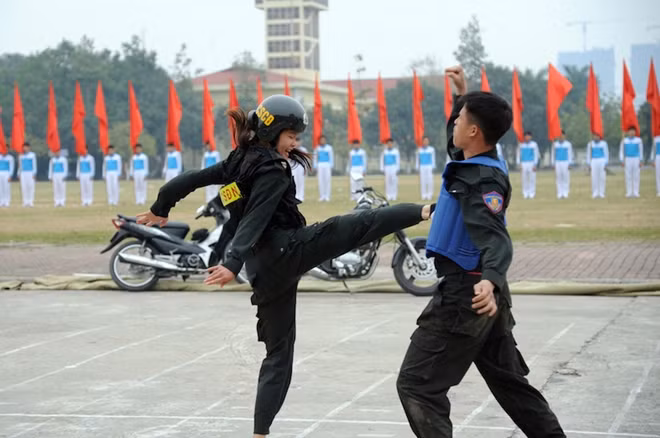 Collaborating with male officers in fighting – an additional part of the training session
