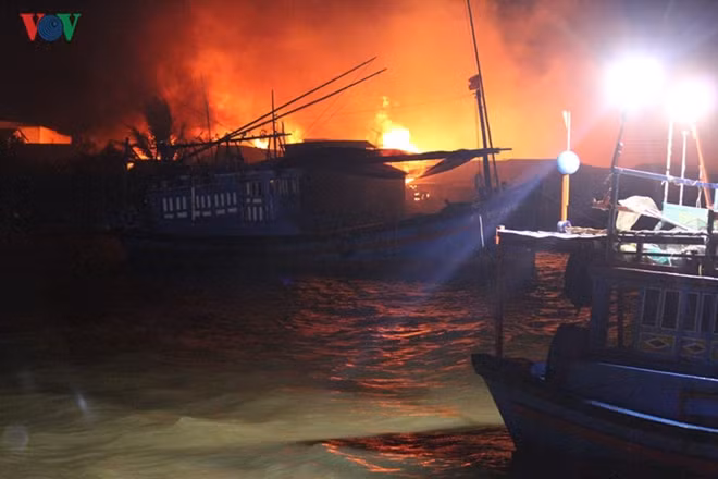 Local people have to use water buckets to help put out the fire.