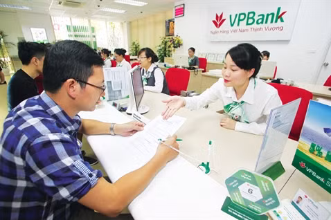 A local newspaper quoted an analyst as saying that banks provide services based on consumer confidence, but that is being challenged.