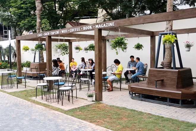 Cafes and wifi connections are available to readers who like reading while enjoying a cup of coffee. Cafes and wifi connections are available to readers who like reading while enjoying a cup of coffee.