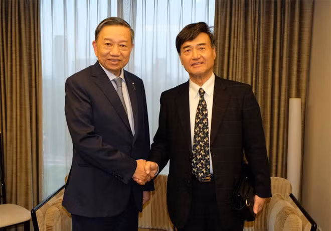 Minister To Lam and Mr. Teruo Tsuneda