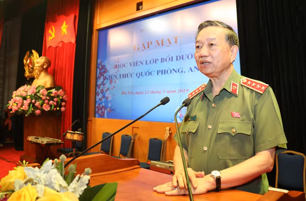 Minister To Lam speaks at the event.
