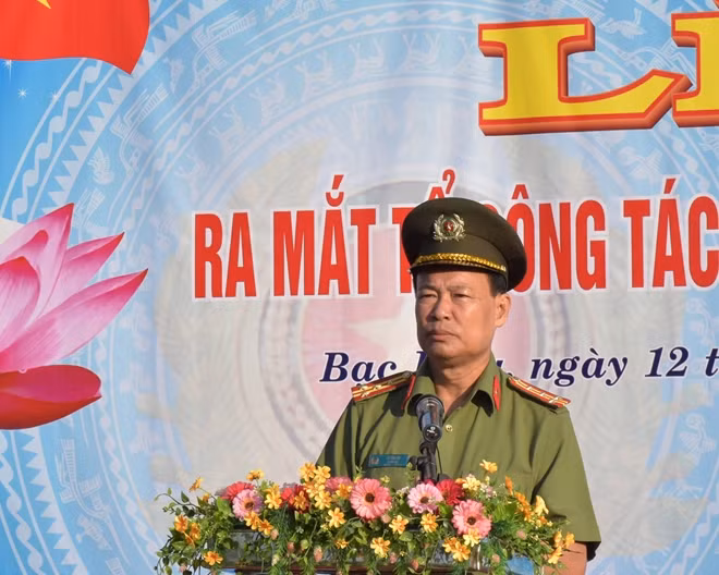 Senior Colonel Le Tan Toi, Director of the Bac Lieu Provincial Police Department speaks at the Ceremony.