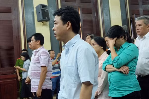Defendants at the court hearing. — Photo plo.vn