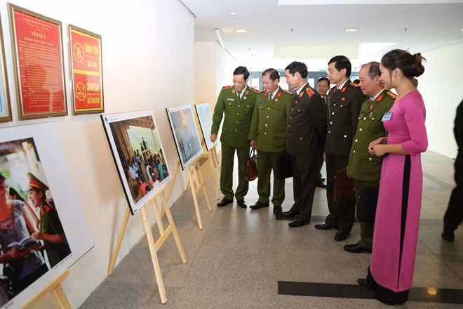 Exhibition on the sidelines of the meeting
